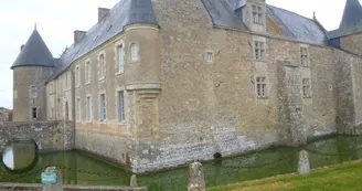 Visite des extérieurs et de la chapelle du château de Saveilles
