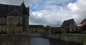Visite des extérieurs et de la chapelle du château de Saveilles