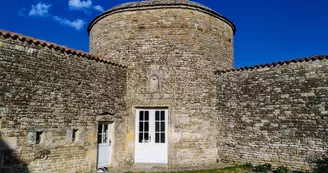 Visite des extérieurs et de la chapelle du château de Saveilles