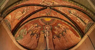 Peintures murales contemporaines dans l'église
