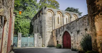 Abbaye Notre Dame et St Benoît de Nanteuil-en-Vallée