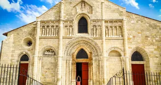 Façade de l'église de Ruffec